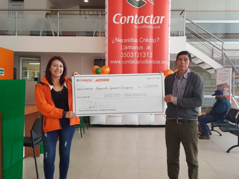 Entrega del primer premio de Premio Accion Bruce Tippett por ser una entidad generadora de desarrollo en la ruralidad!
